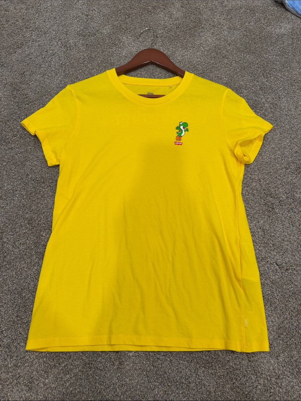 Levi’s  Yellow Graphic Crewneck T-Shirt - Casual Everyday Top
